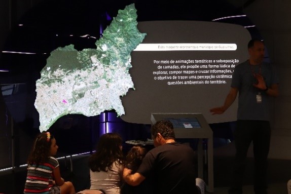 Photo: Alexandre Leopoldino — Mapped Projection